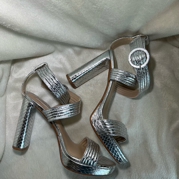 NEW Antonio Melanie “Camille” Silver Metallic Strappy Platform Sandals NWT - Picture 6 of 9